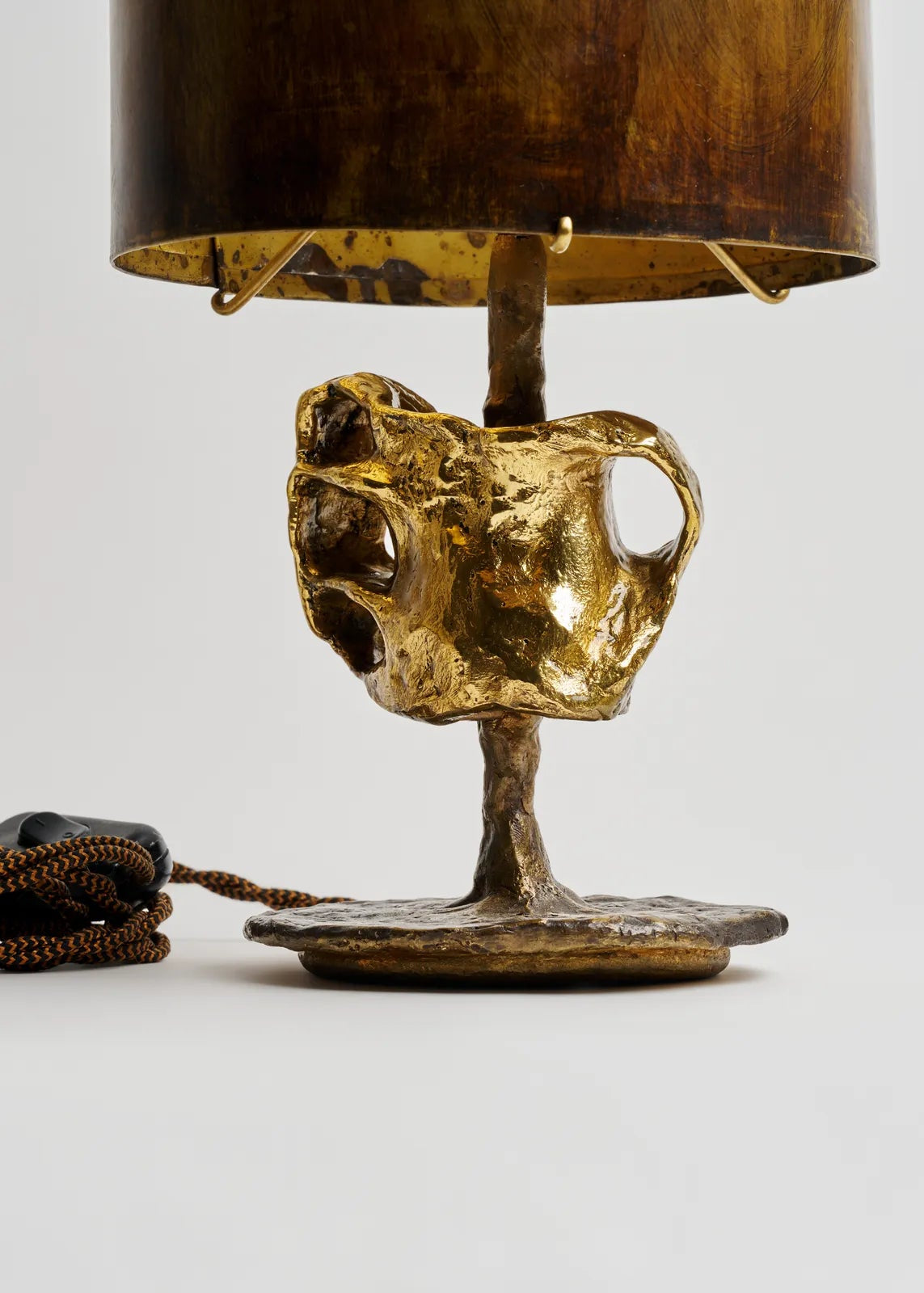THE STERNON TABLE LAMP