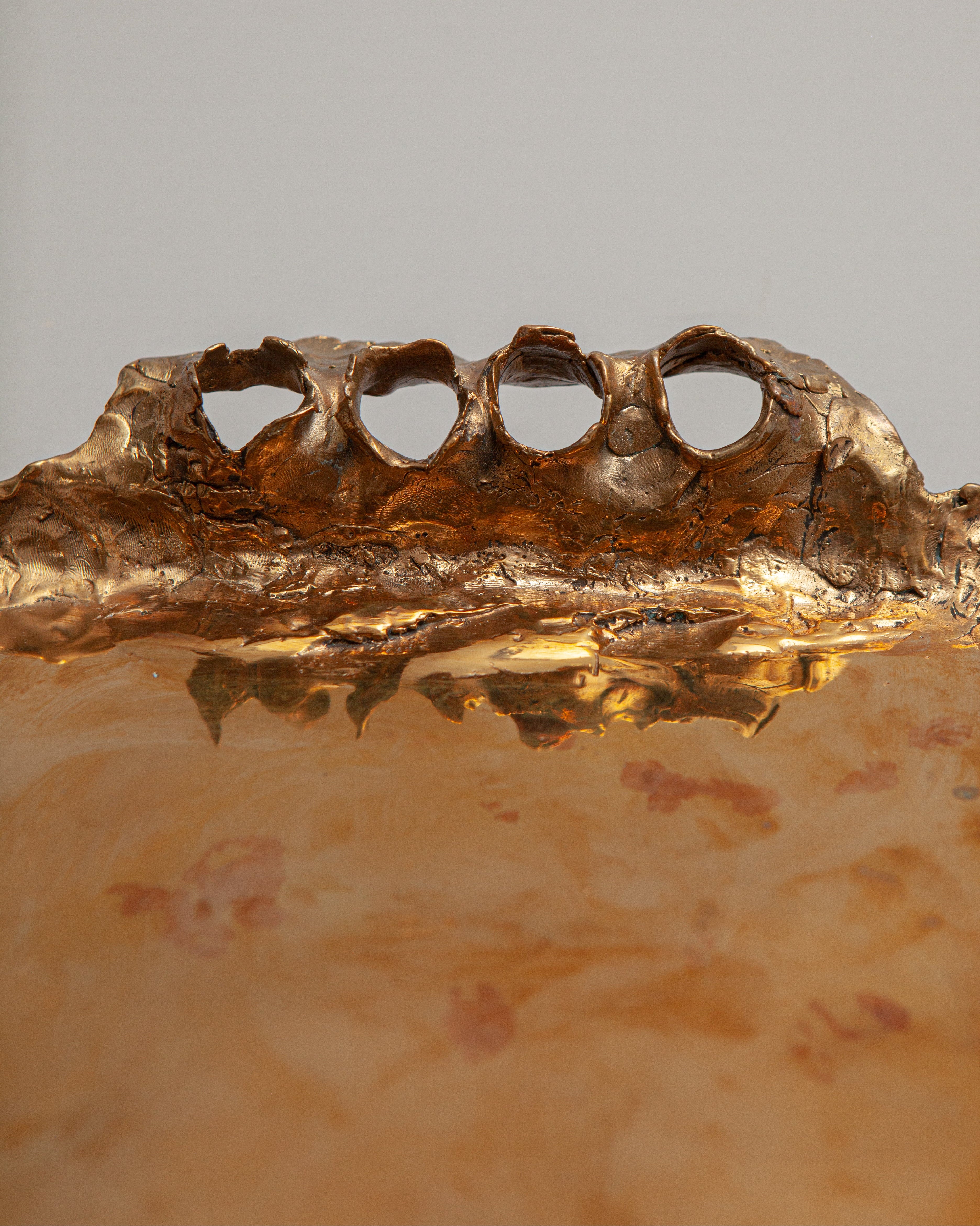 THE COMPACT SERVING TRAY IN BRONZE – VAGUJHELYI