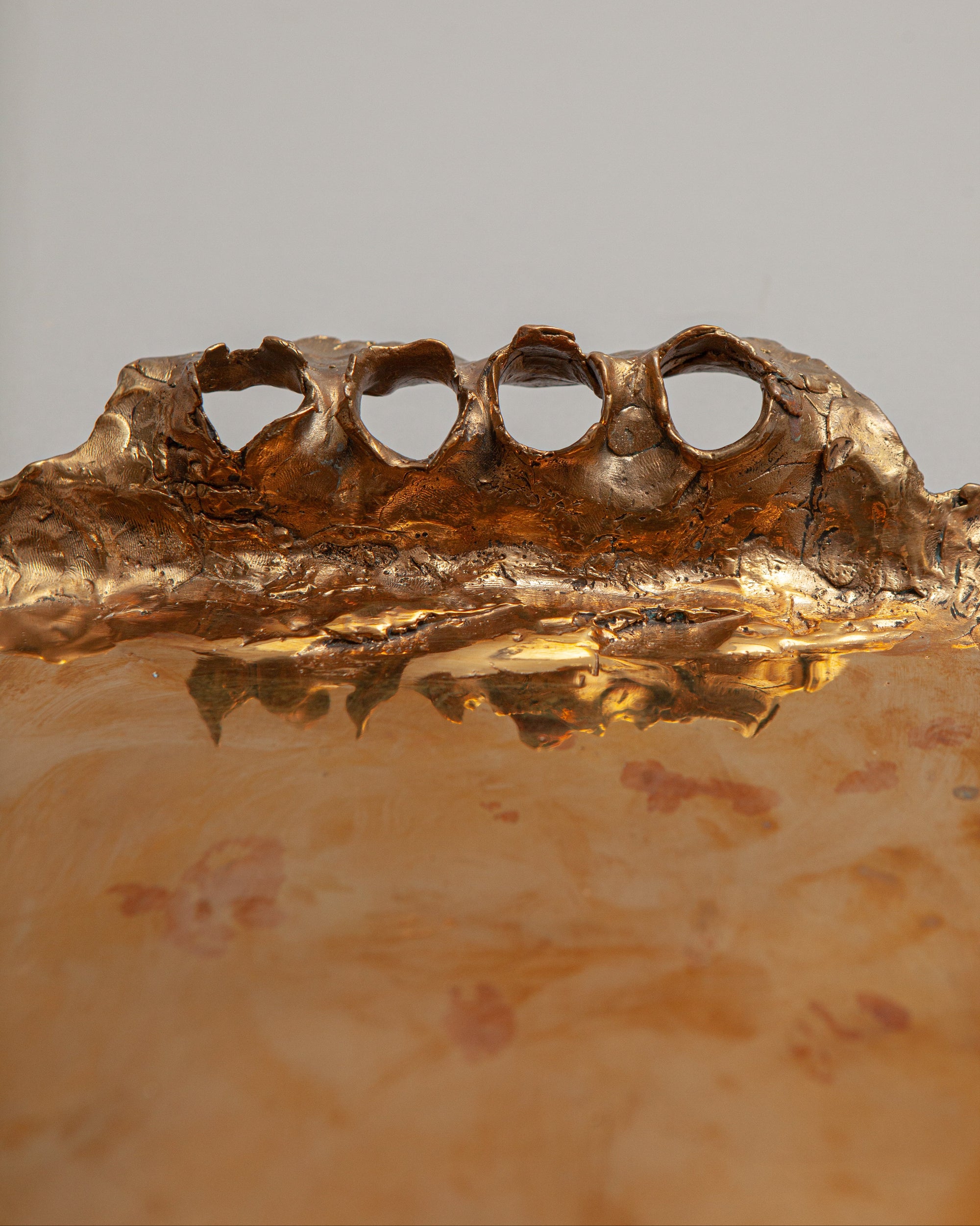 THE COMPACT SERVING TRAY IN BRONZE