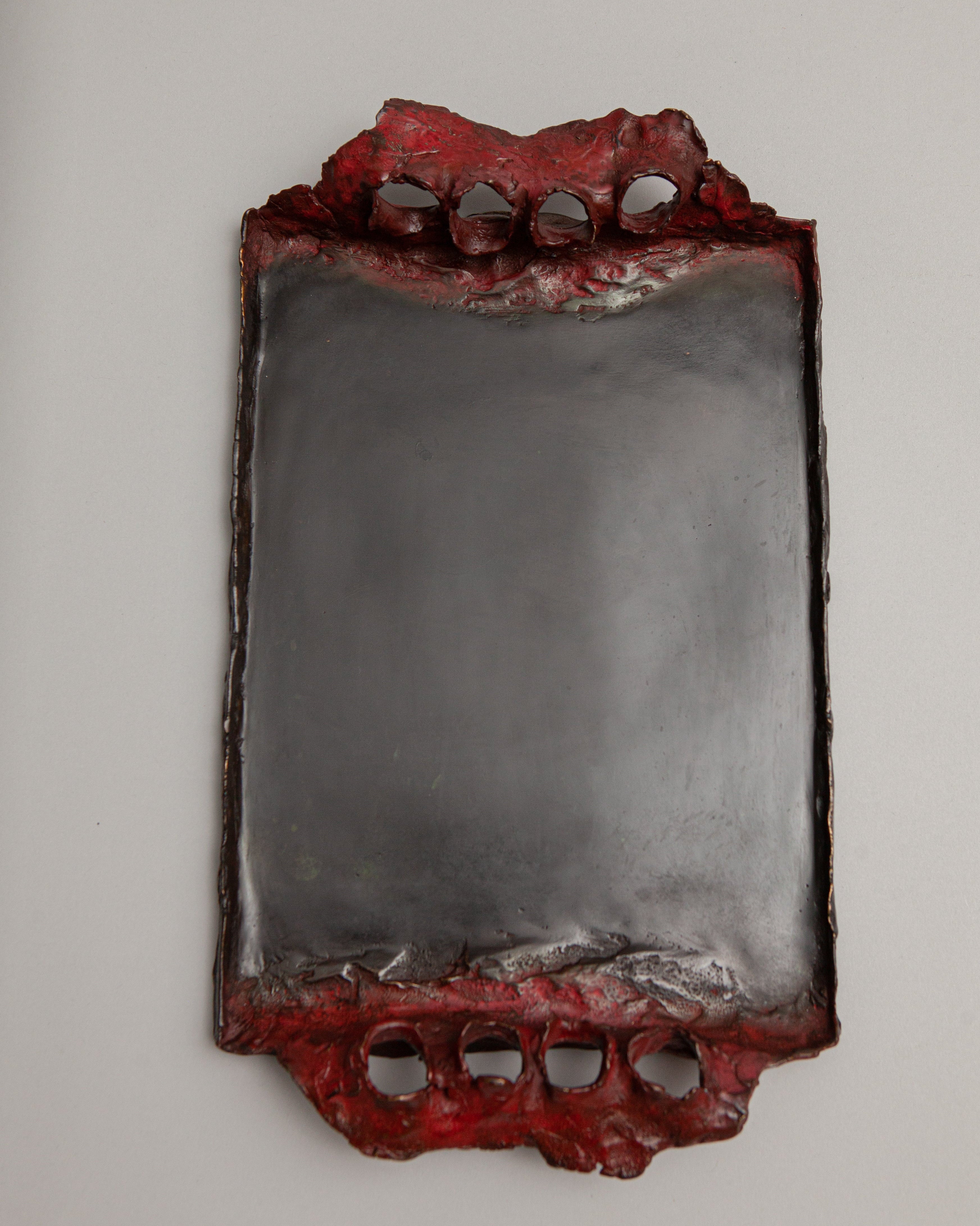 THE COMPACT SERVING TRAY IN BRONZE – VAGUJHELYI